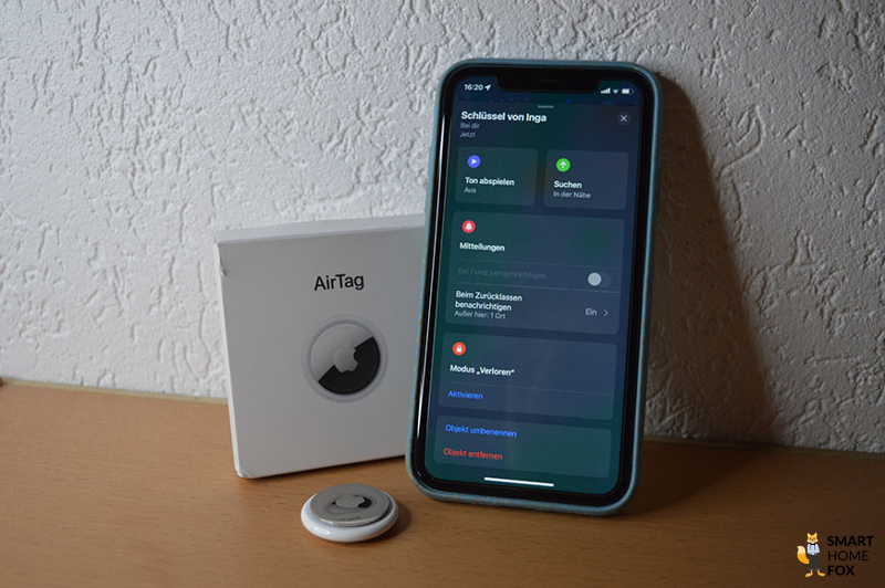 iPhone mit Wo ist App, Air Tag und Verpackung
